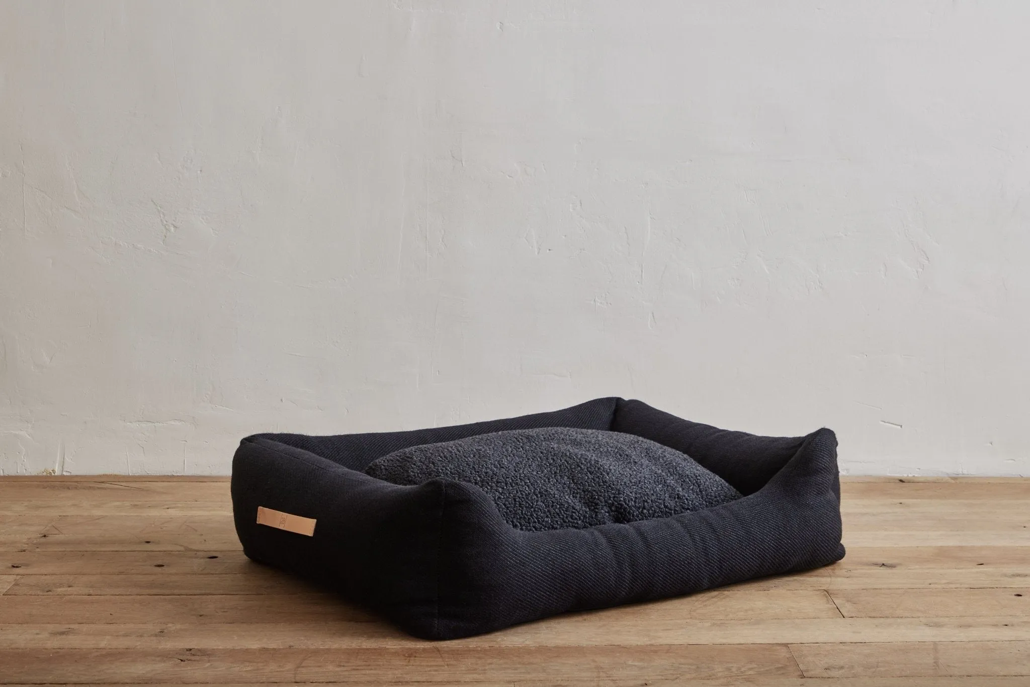 Henri Jute Dog Bed, Charcoal