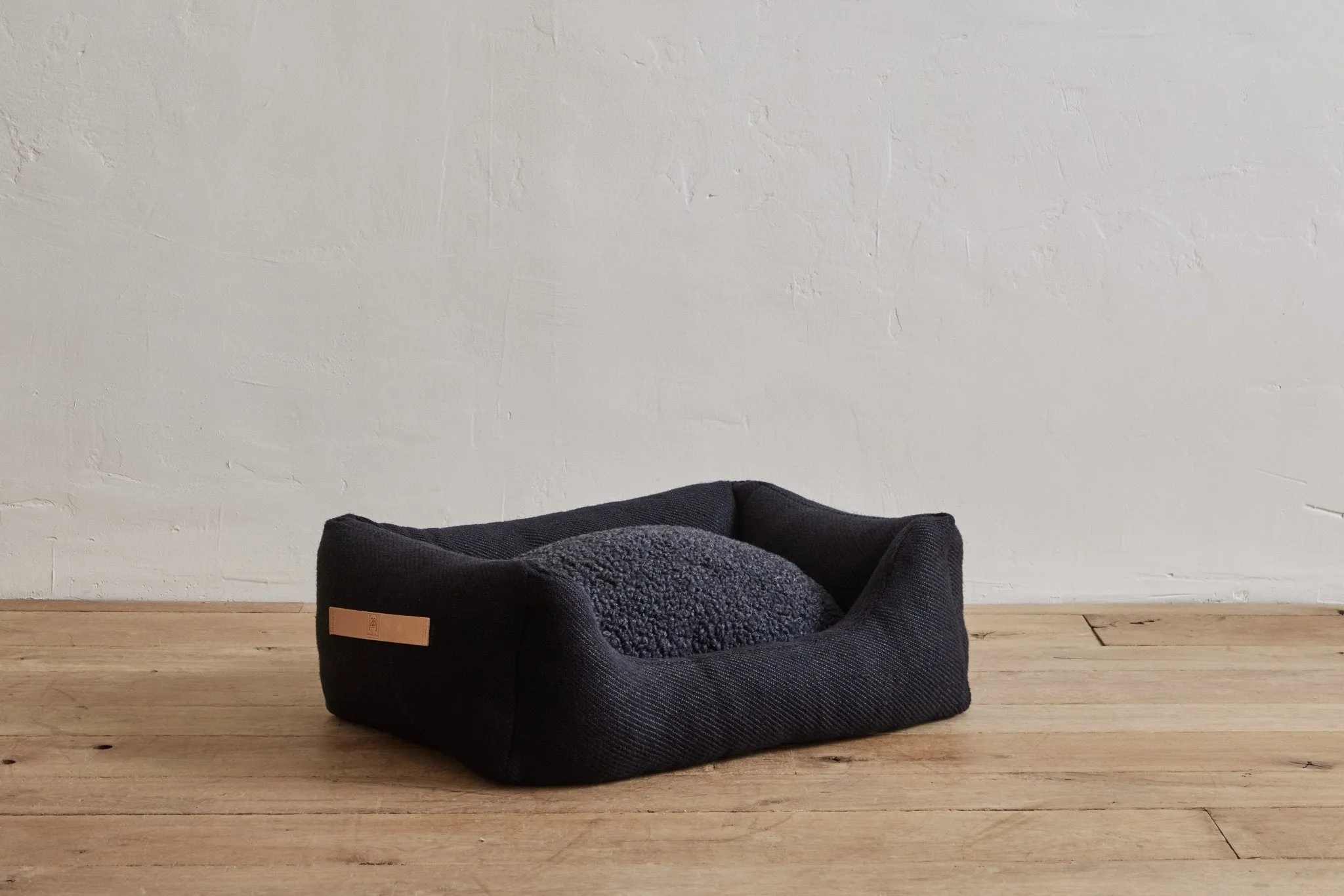 Henri Jute Dog Bed, Charcoal